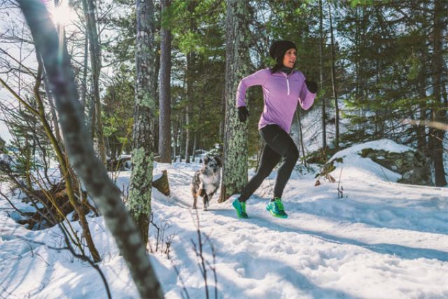 Jak trenować biegi górskie zimą? Praktyczne porady