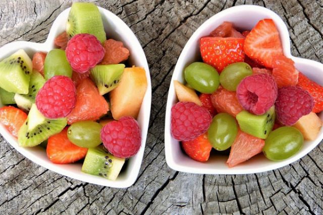 Dieta skażona pestycydami – nowy ranking najbardziej zatrutych warzyw i owoców. Dowiedz się czego unikać i jakie warzywa oraz owoce wybrać, żeby jeść zdrowiej.